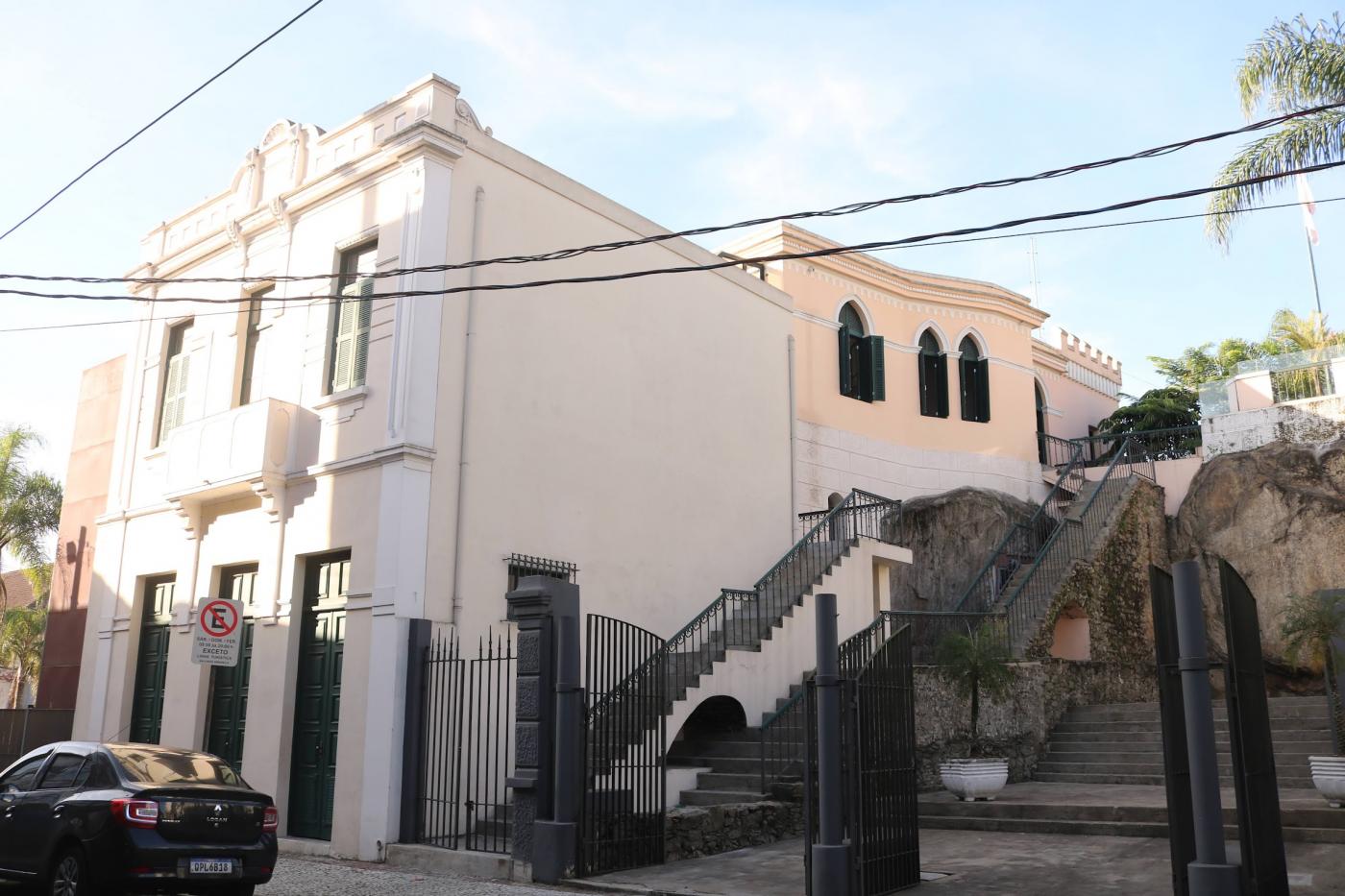 fachada do outeiro de santa catarina. #paratodosverem