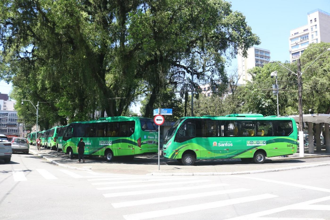 ônibus na praça mauá. #paratodosverem