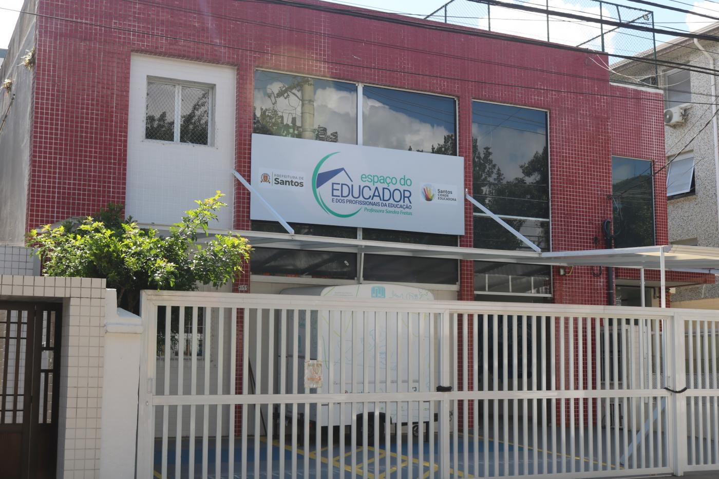 Fachada do Espaço do Educador. #Paratodosverem