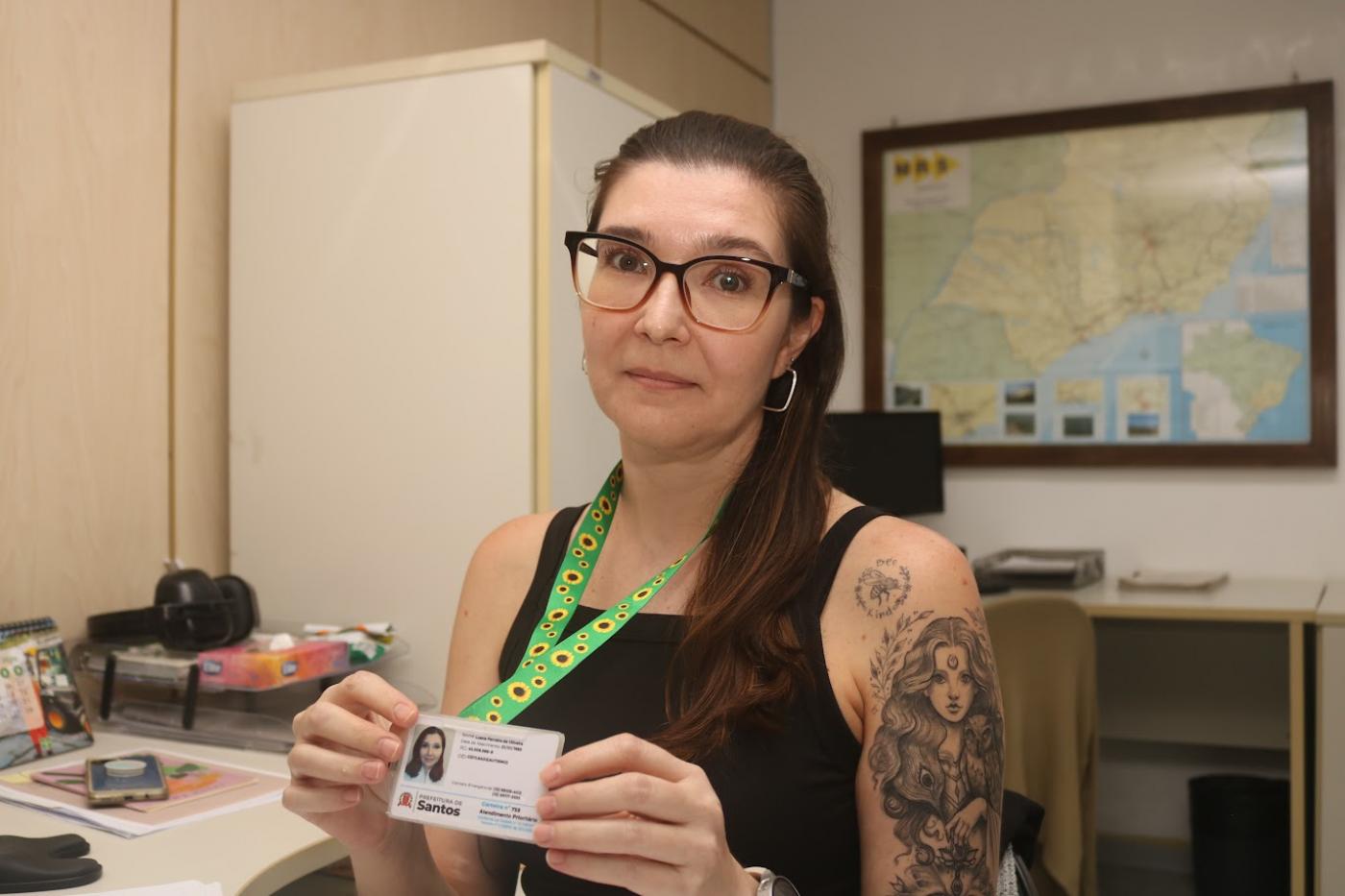 Luana mostra sua carteira especial. #Paratodosverem