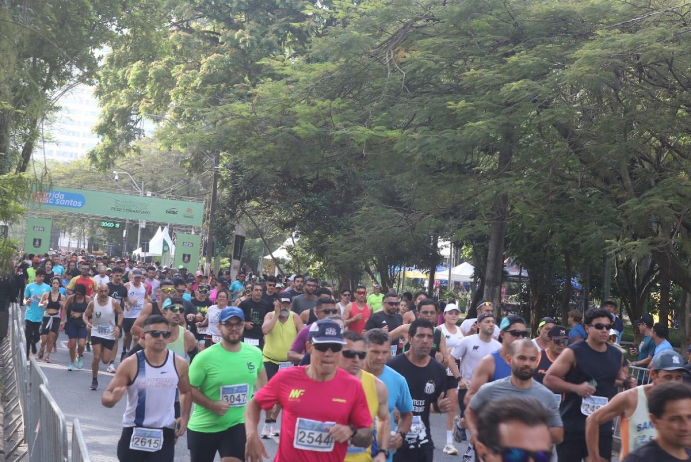 Largada da corrida do Santista de Pedestrianismo. #Paratodosverem