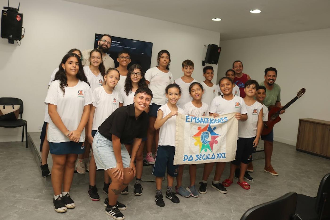 embaixadores do século 21 posam para foto. #paratodosverem 