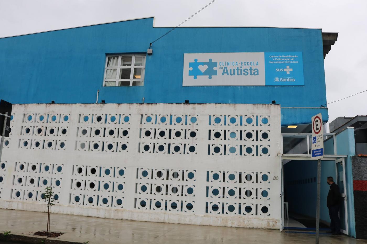 a fachada da clínica escola do autista. #paratodosverem