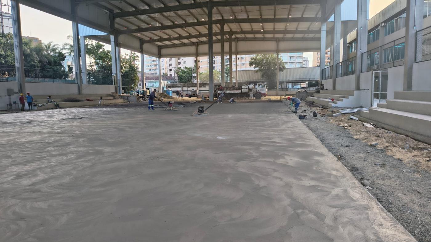 operários atuando na obra #paratodosverem 