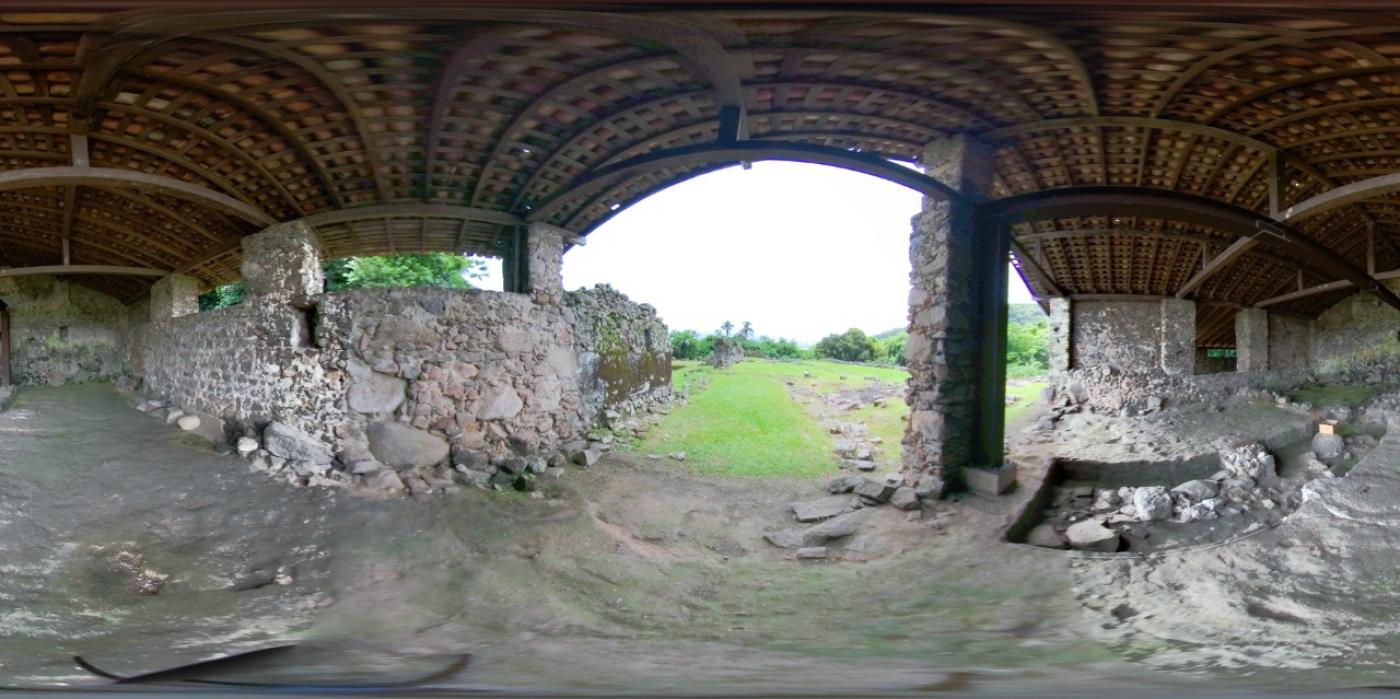 Imagem de ruínas de engenho, com construções em pedra. #paratdosverem