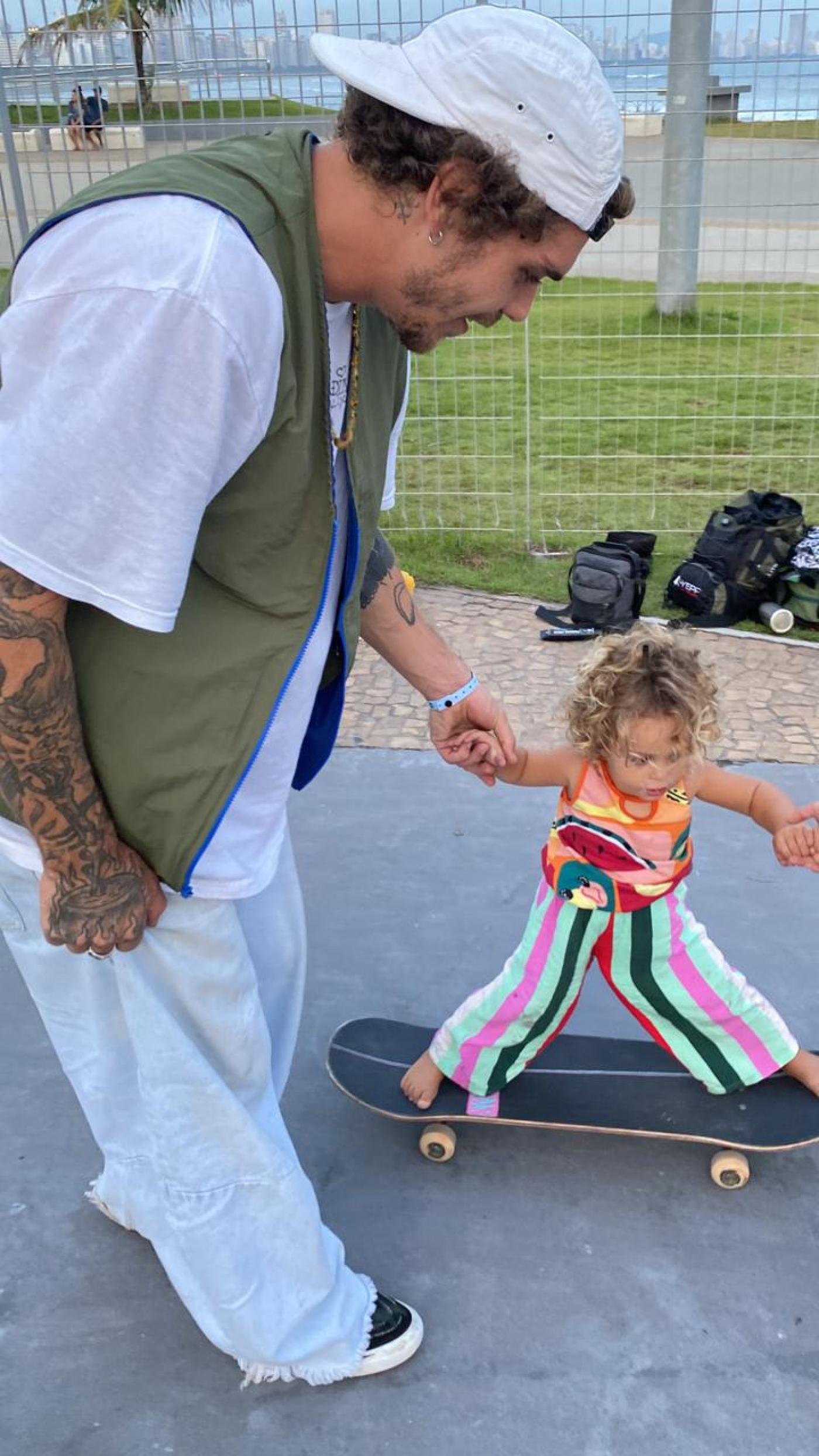 atleta leva criança #paratodosverem