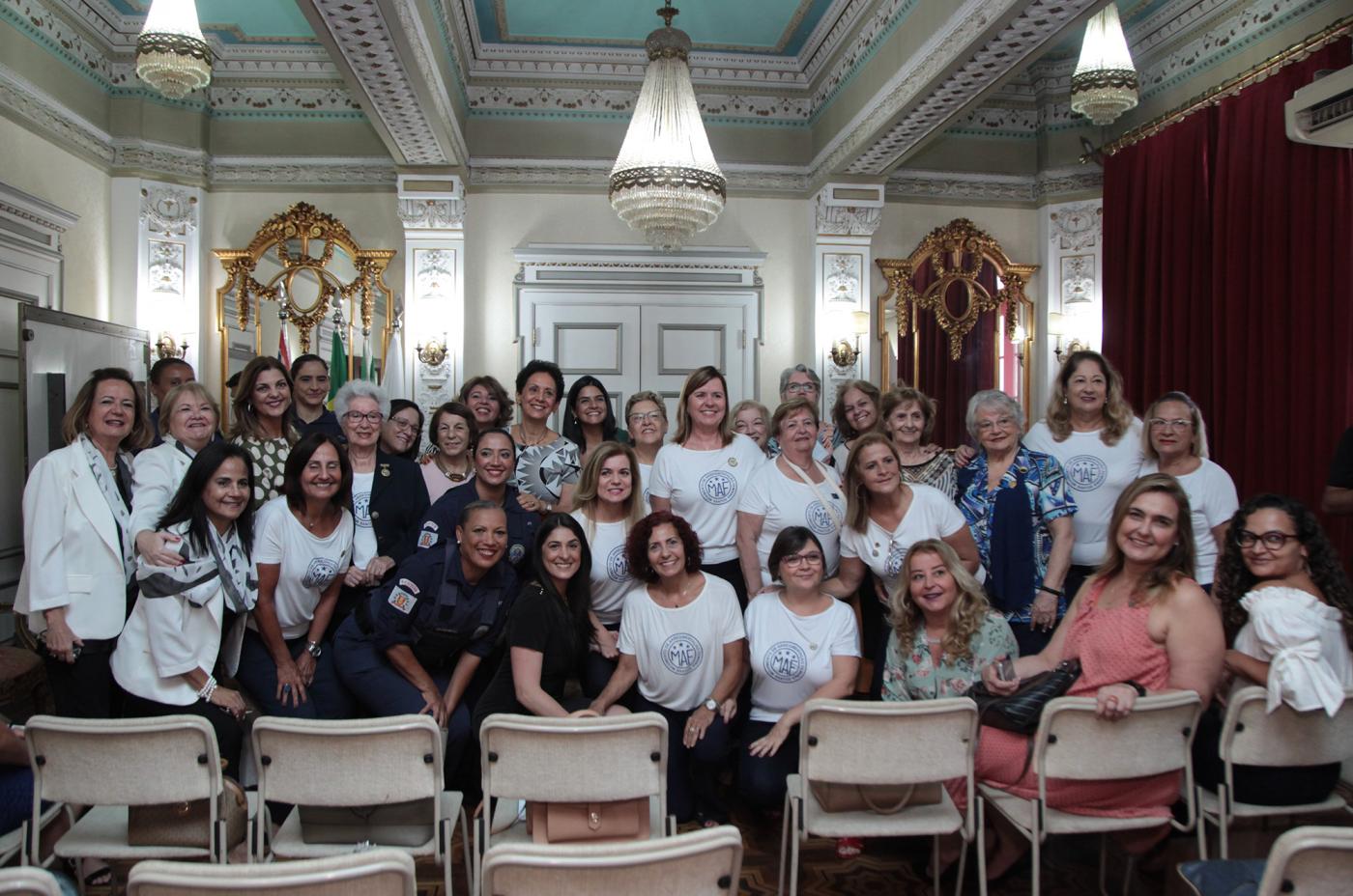 participantes do encontro posam para a foto #paratodosverem 