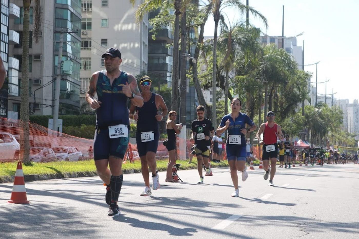 corredores em pista da orla. #paratodoverem