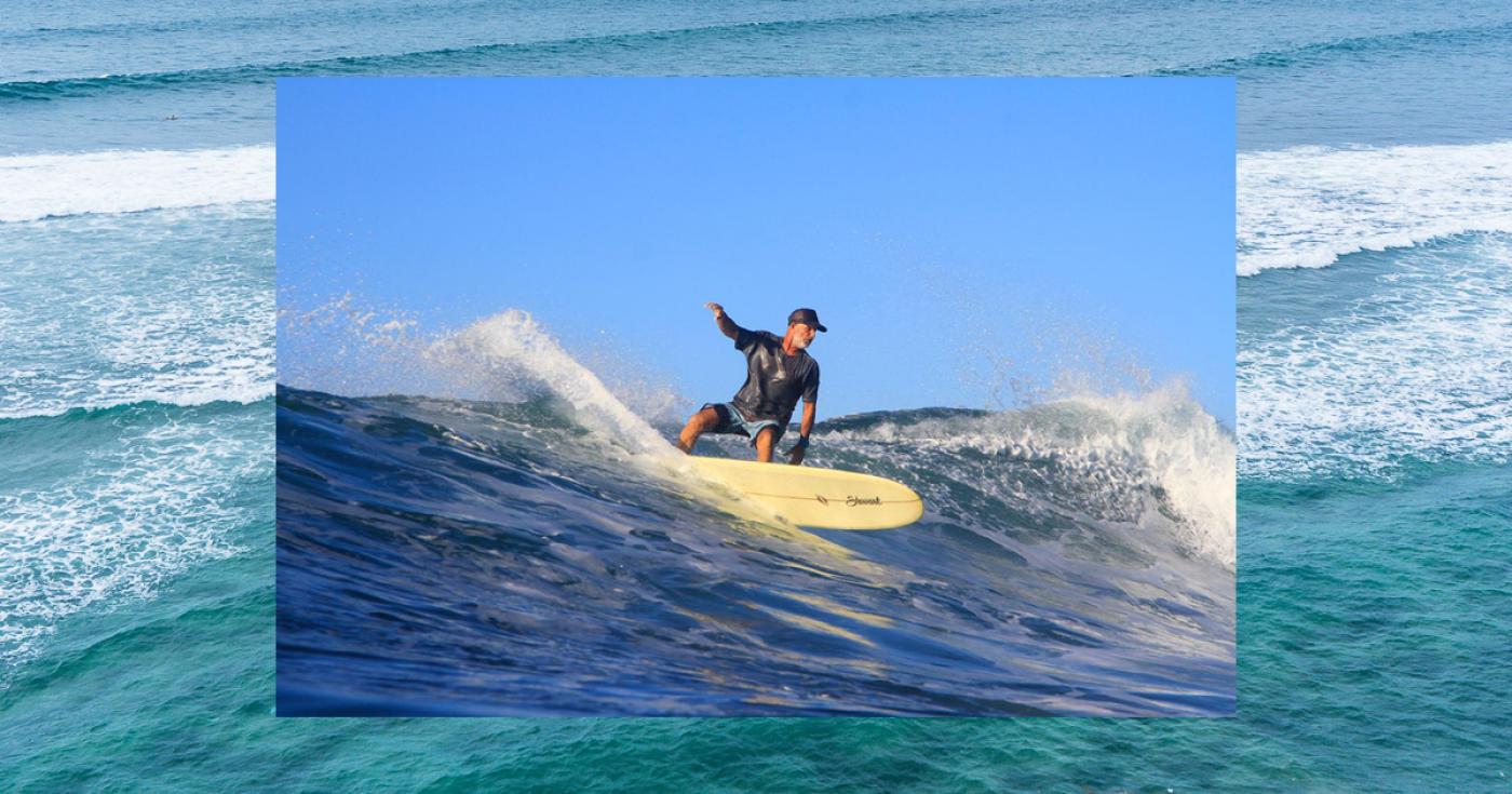 surfista nas ondas #pracegover 
