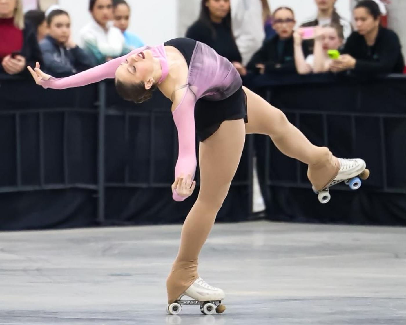 patinadora se apresenta no Troféu Brasil. #paratodosverem