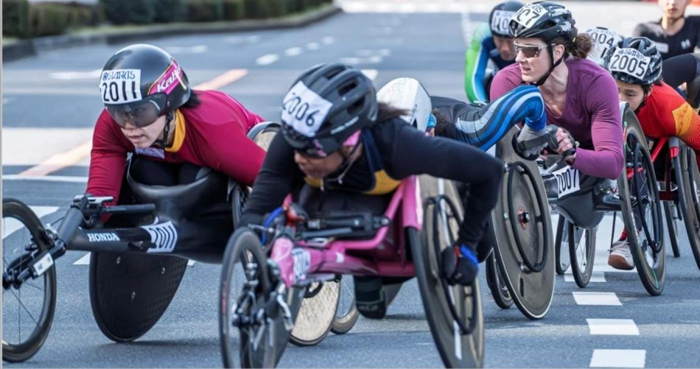 maratonistas em cadeira de rodas na maratona de tóquio. #Paratodosverem