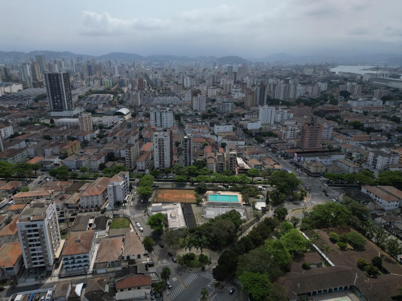 visão aérea do terreno onde ficará a vila #paratodosverem