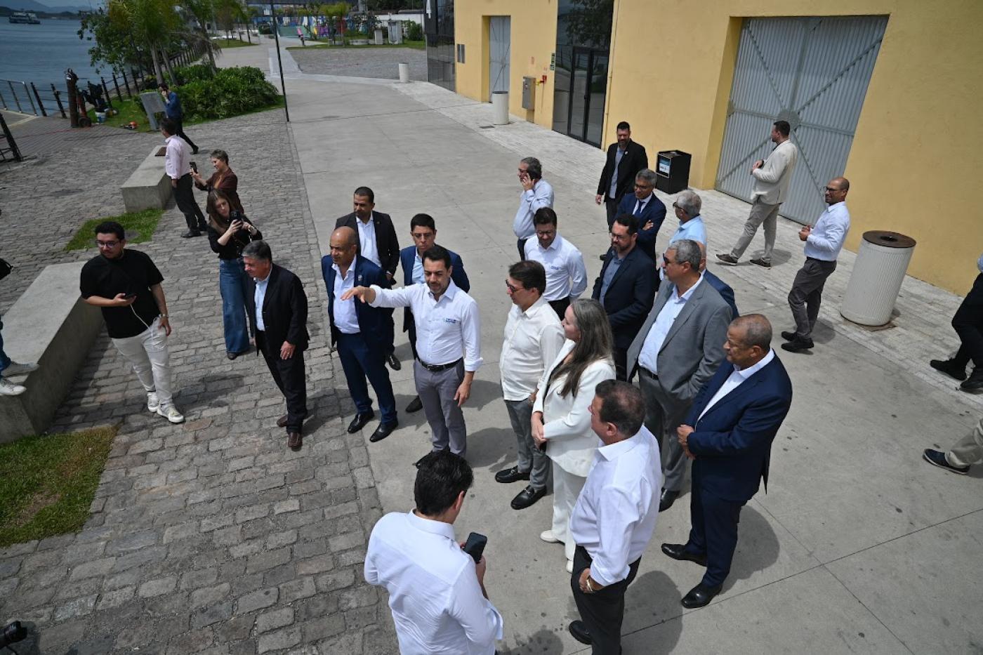 deputados em visita ao parque valongo #paratodosverem