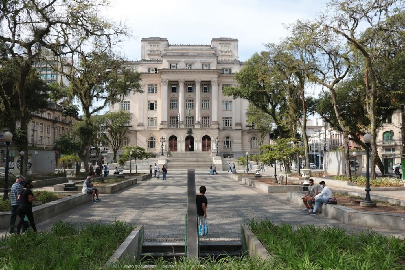 praça mauá e prefeitura ao fundo #paratodosverem