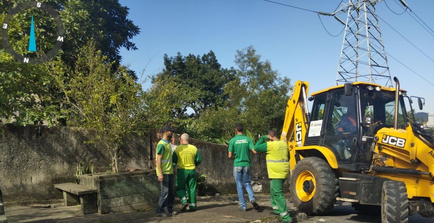 funcionários e máquinas atuando em operação #paratodosverem 
