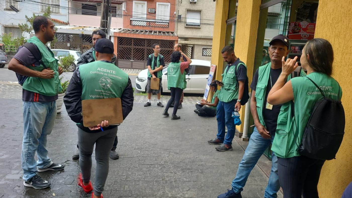 agentes reunidos antes de mutirão #paratodosverem
