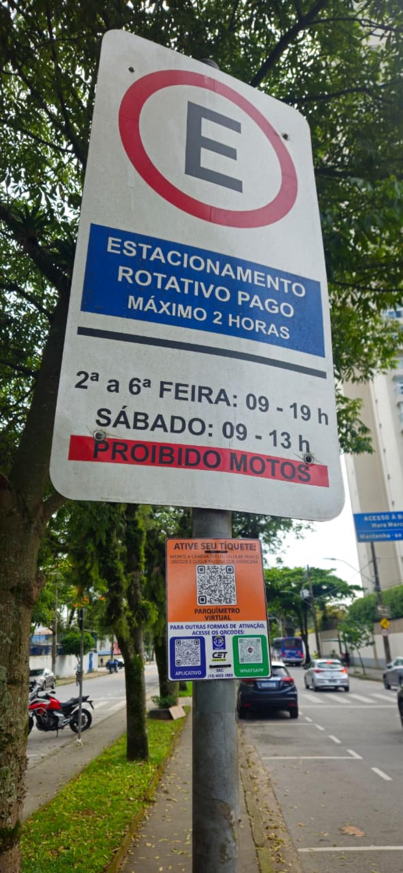 parquimetro instalado em placa #paratodosverem