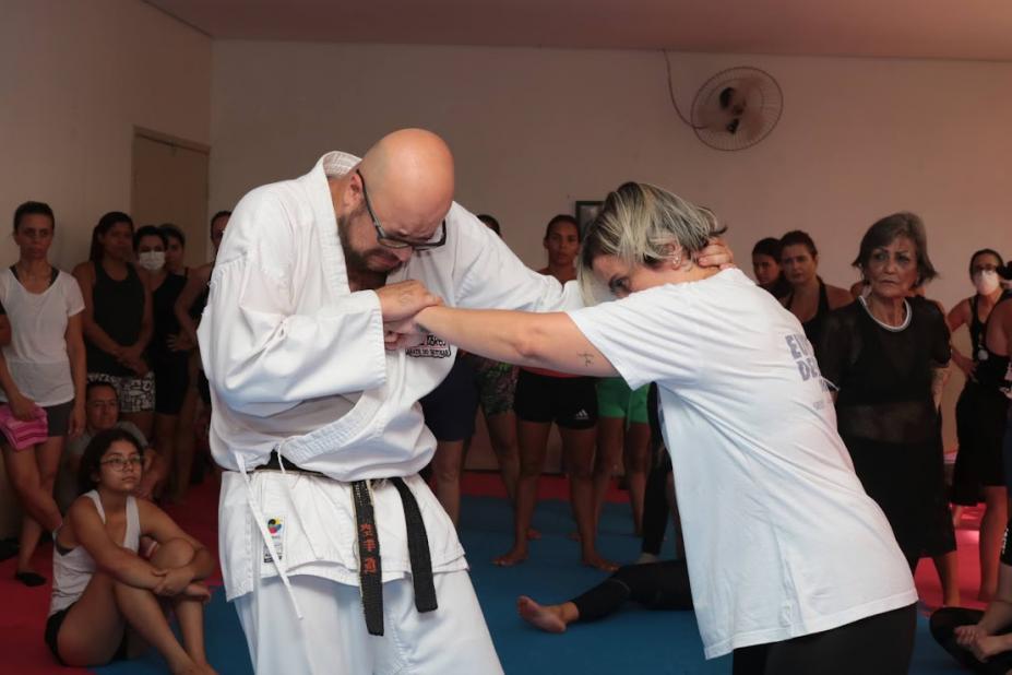 professor mostra golpe a mulher #paratodosverem 