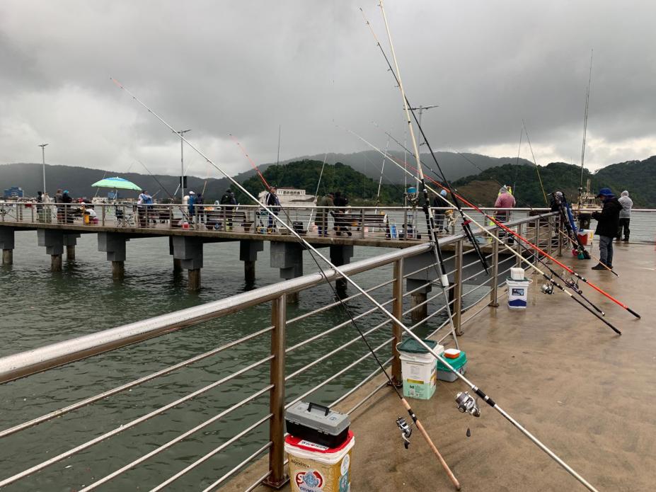 pescadores no deck #paratodosverem 