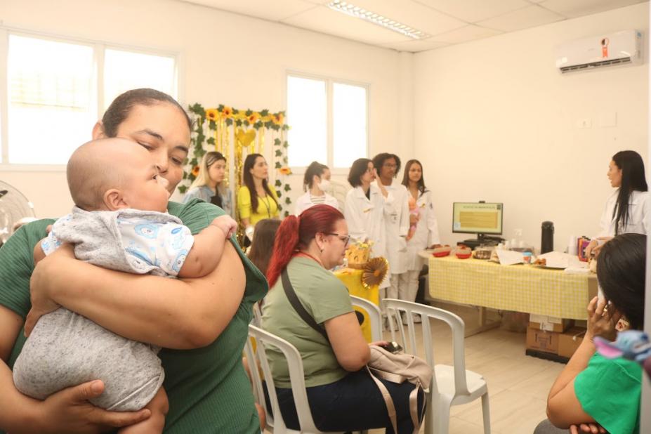 gestantes acompanham roda de conversa #paratodosverem 