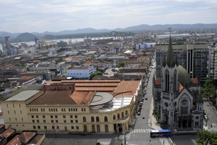 Vista aérea geral da região central, com foco no Centro e Paquetá. #Pracegover