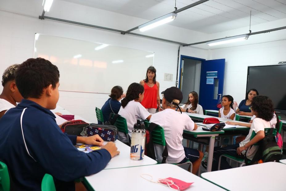 alunos durante a aula #paratodosverem