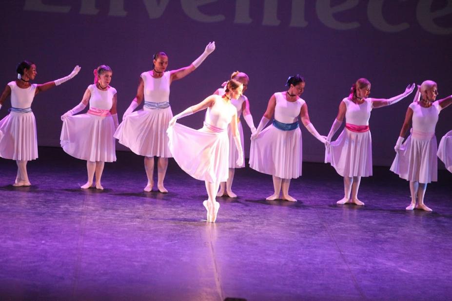 mulheres dançando em palco #paratodosverem