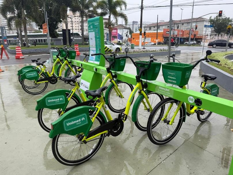 bicicletas na estação #paratodosverem
