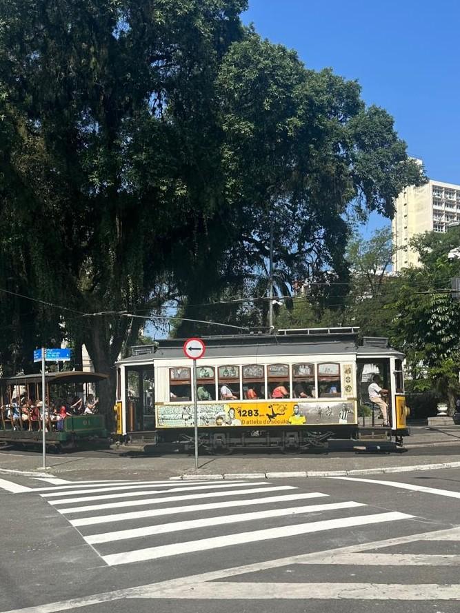 Bonde no Centro de Santos. #Paratodosverem
