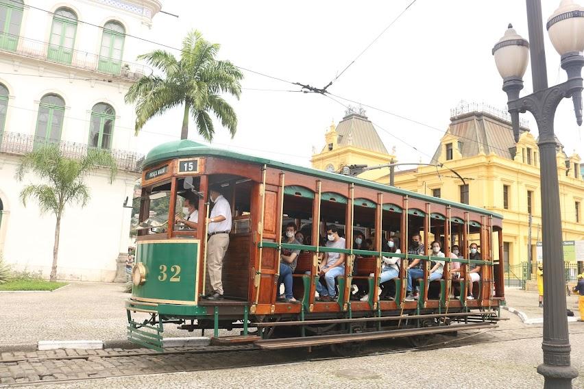 bonde circulando no centro #paratodosverem