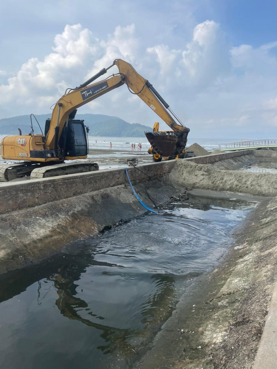 máquina trabalha no canal #paratodosverem 