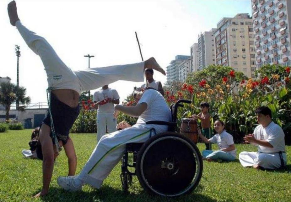 Roda de capoeira inclusiva. #Paratodosverem