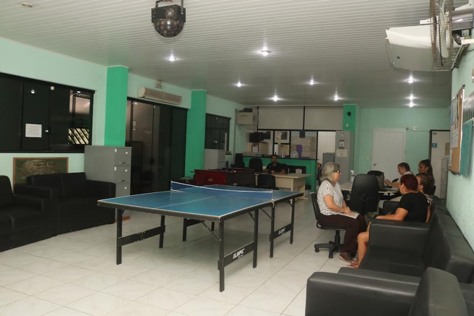 pessoas dentro da unidade #paratodosverem