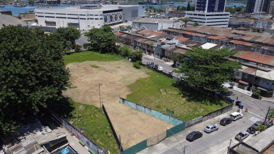 VISTA GERAL DO TERRENO NA PONTA DA PRAIA, PRÓXIMO AO MERCADO DE PEIXE E AO SANTOS CONVENTION. #PARATODOSVEREM