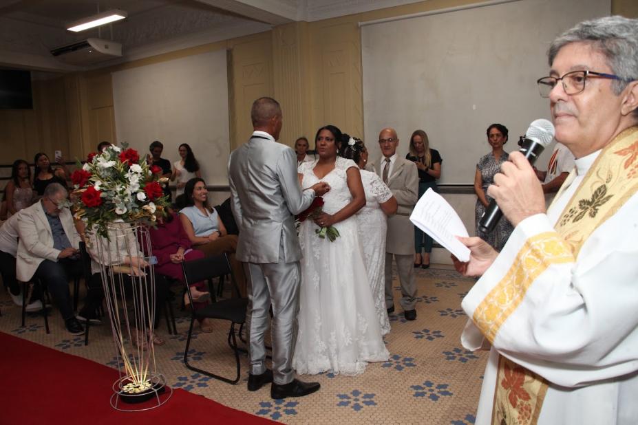 Casamento Comunitário de Santos. #Paratodosverem