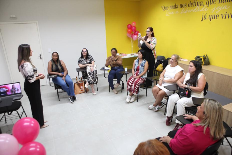 Encontro com mulheres sobre empreendedorismo. #Paratodosverem