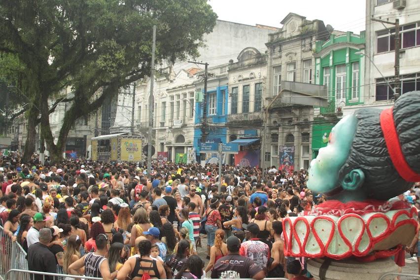 Público lota a Praça Mauá. #pratodosverem