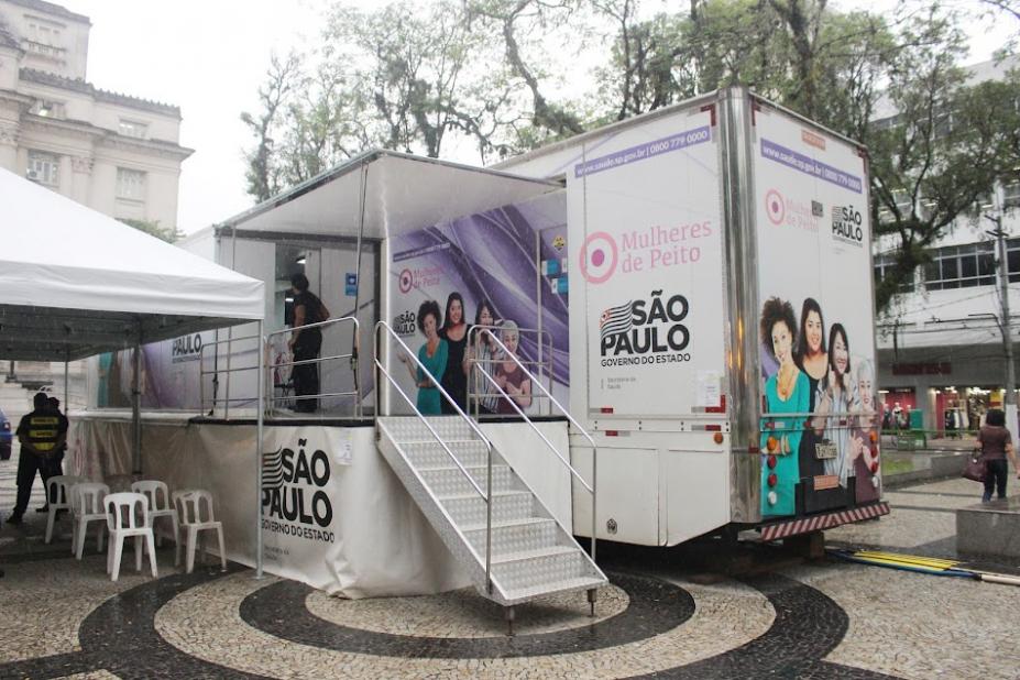 carreta estacionada na praça mauá. #paratodosverem