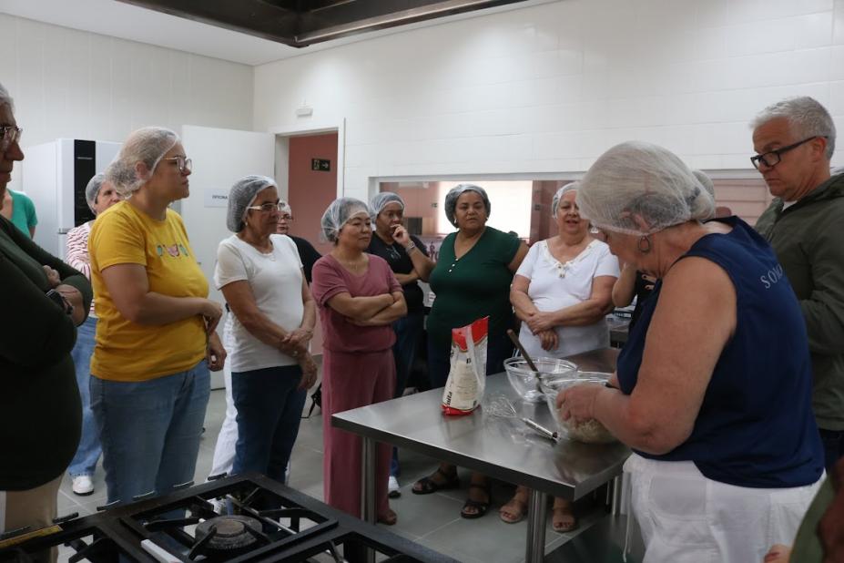 mulheres fazendo curso na casa da mulher #paratodosverem