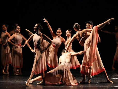 mulheres durante apresentação de dança #paratodosverem