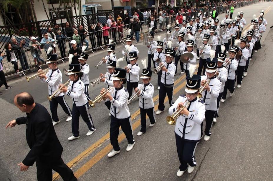 banda desfilando na avenida #paratodosverem 