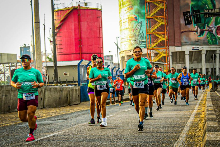 Corredores na avenida portuária. #Paratodosverem