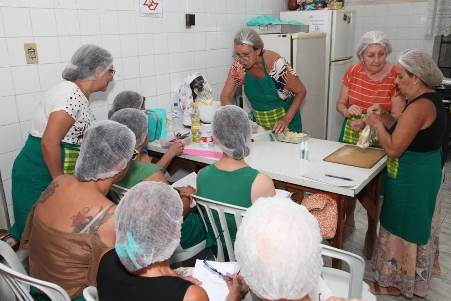 mulheres em curso de padaria #paratodosverem