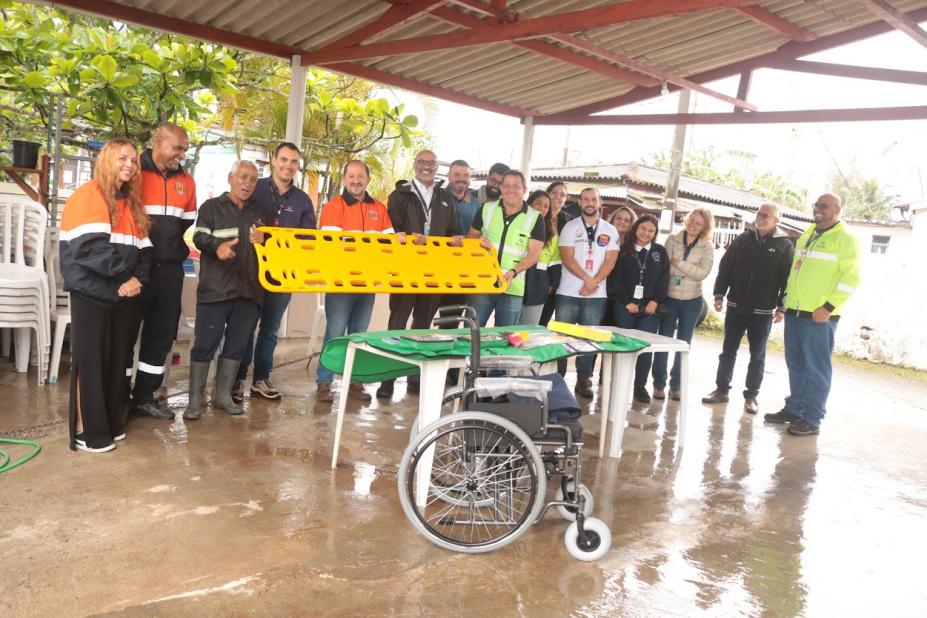 técnicos mostram equipamentos #paratodosverem