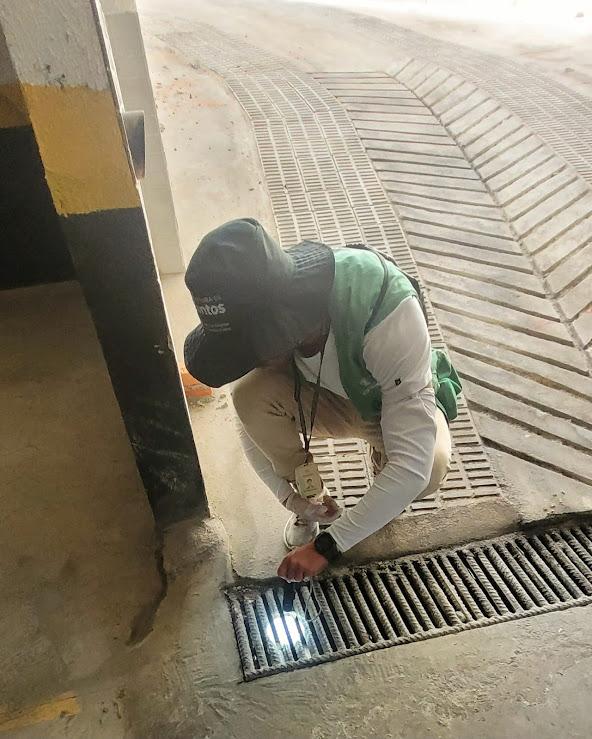 agente olha ralo #paratodosverem 