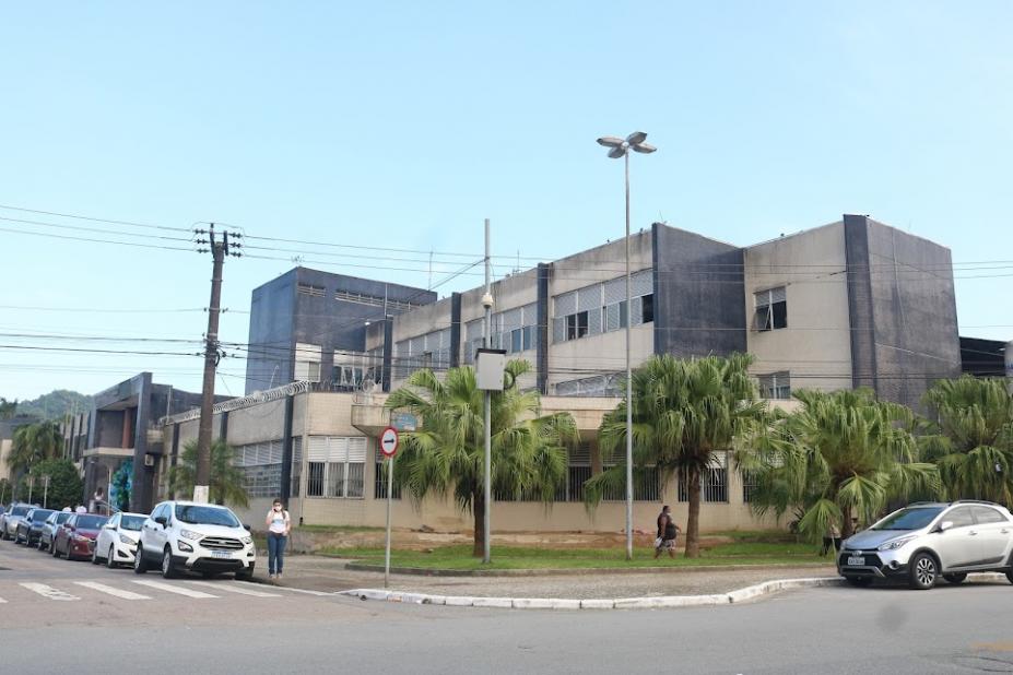 A FACHADA DO COMPLEXO HOSPITALAR, COM TRÊS PAVIMENTOS. #PARATODOSVEREM