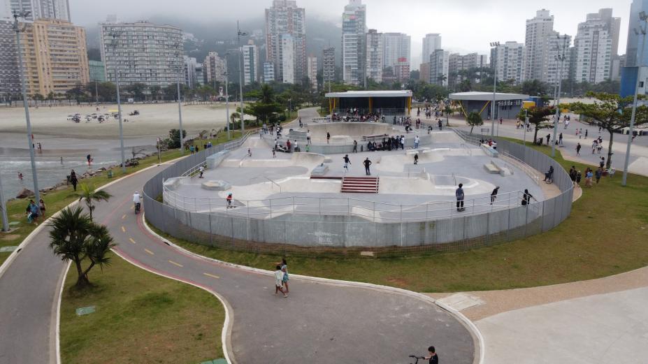 vista geral do novo quebra-mar com pista de corrida. #paratodosverem