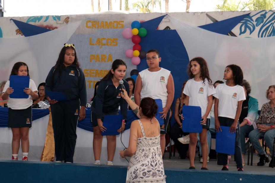 crianças são homenageadas #paratodosverem