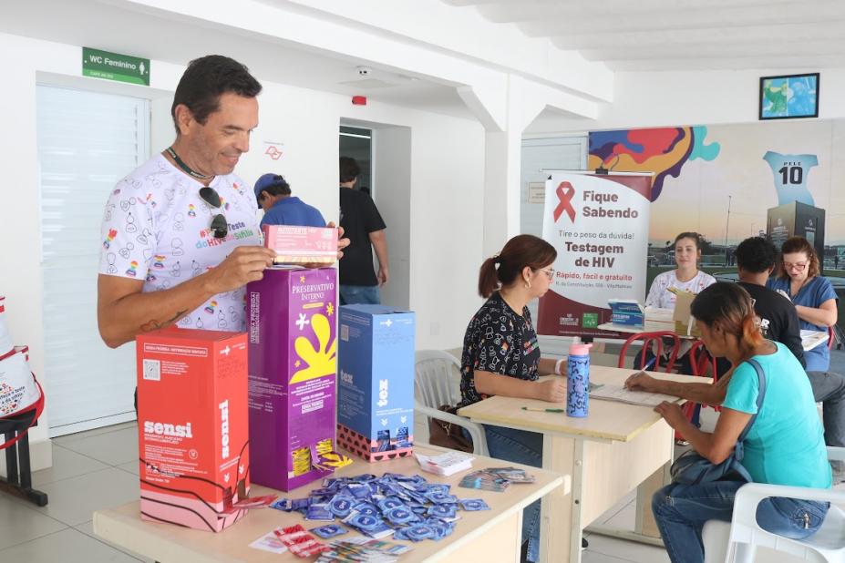 pessoas fazendo teste de sangue #paratodosverem