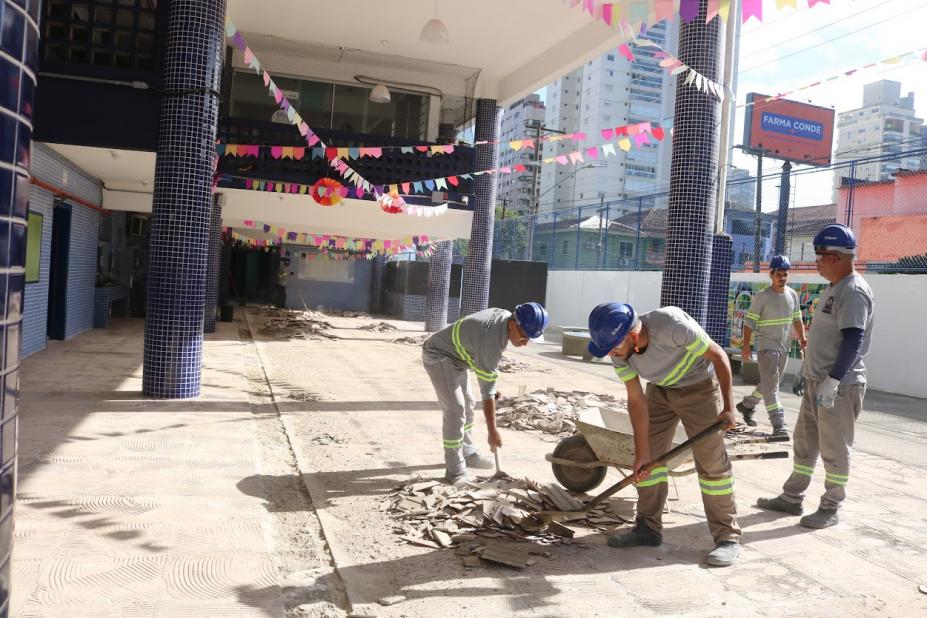operários atuando na obra #paratodosverem 